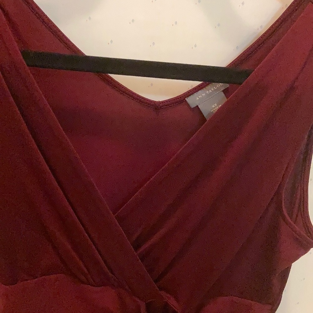 Ann Taylor maroon sleeveless tie top - Picture 2 of 3
